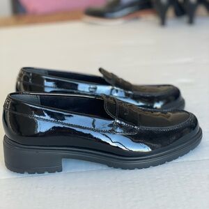 NWOT Monro patent leather loafers with lug sole.